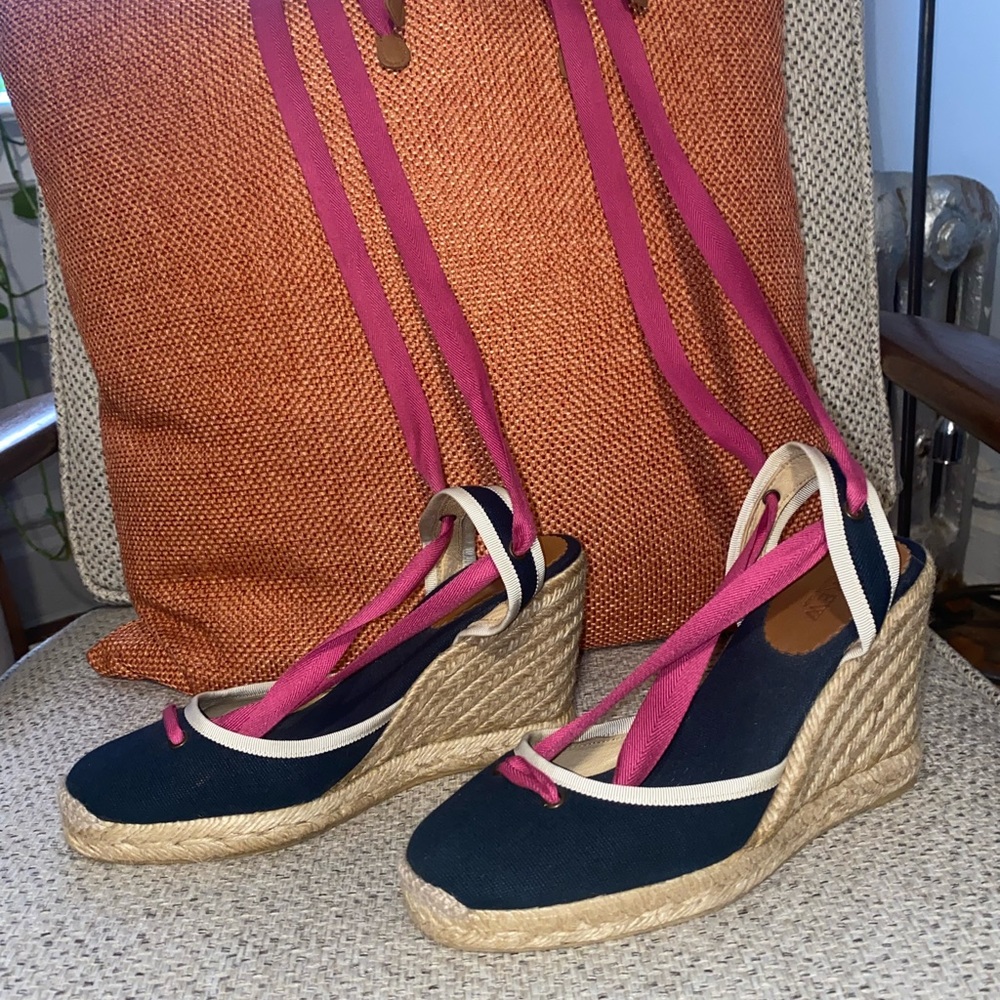 Navy blue, pink accent wedge espidrille